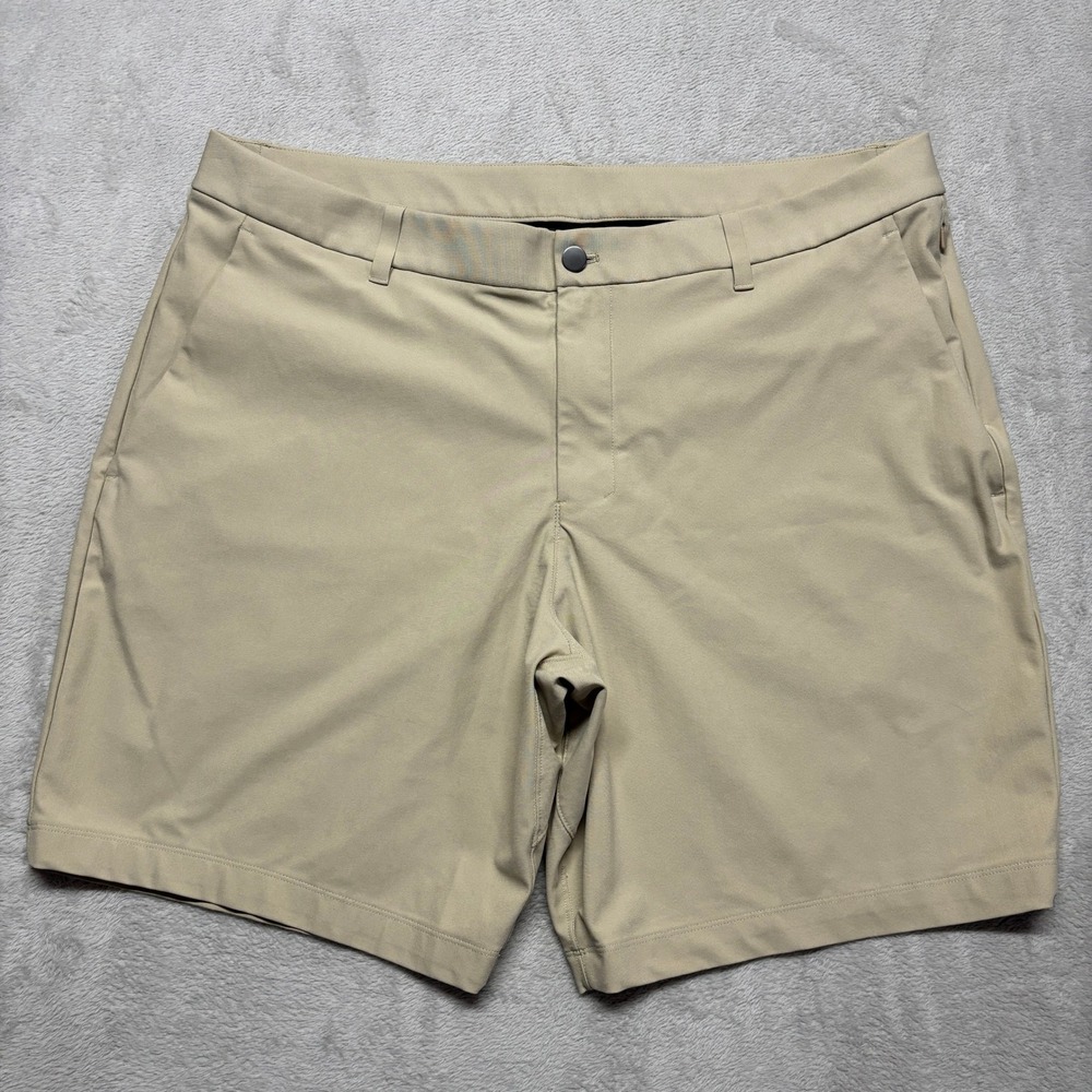 Lululemon Shorts Mens 40 Commission Khaki Tan Stretch Golf EUC